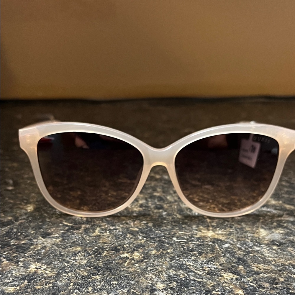 Guess Women's Sunglasses with Cream Frame